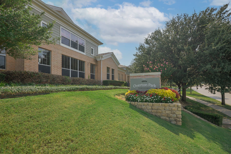 Overton Park Townhome Apartments apartment photo